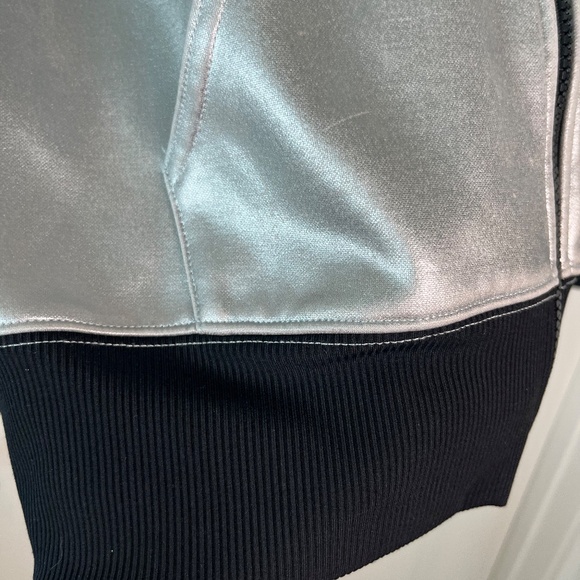Material Girl Silver Metallic Zip Hoodie Size M – Shiny Activewear Jacket - Picture 4 of 11